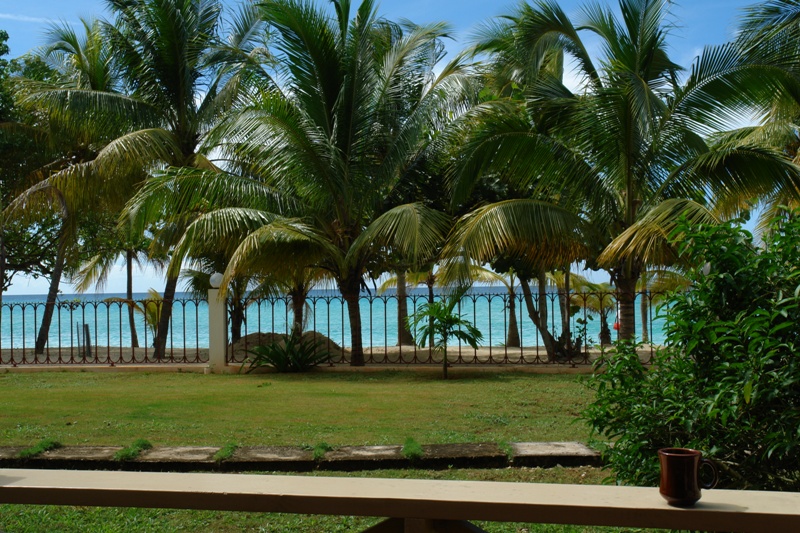   -   , ,  (Charela Inn - sea front view - sunny day, Negril, Jamaica).